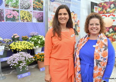 Uiteraard waren de dames van Fleuroselect aanwezig op de Trials. Ann Jennen en Nadia van Dam hier op de locatie van Takii. Daar stond Fleuroselect ook met alle genomineerde voor de FleuroStar Award.